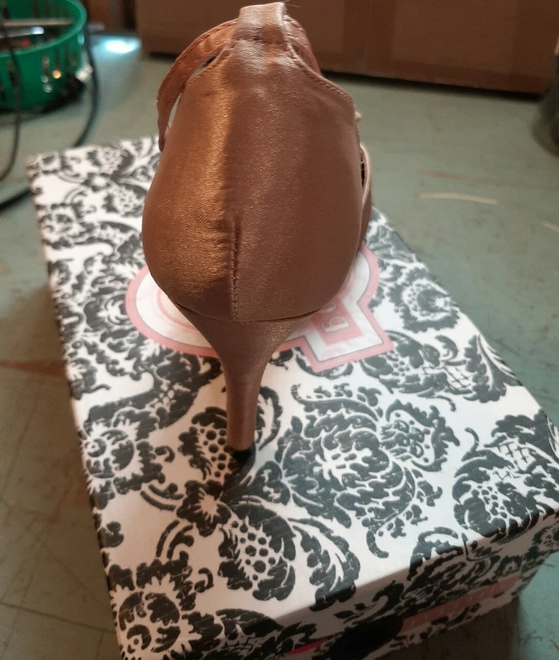 Nuevo Bordello Peep Tobillo Pump Talla 9 SEXY Boda Fiesta Champagne Satinado Foto 2 de 4