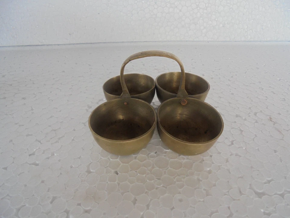 Utensilios/utensilios de cocina para casa de muñecas bebé pequeño artesanal de latón vintage de 3 piezas Foto 3 de 4