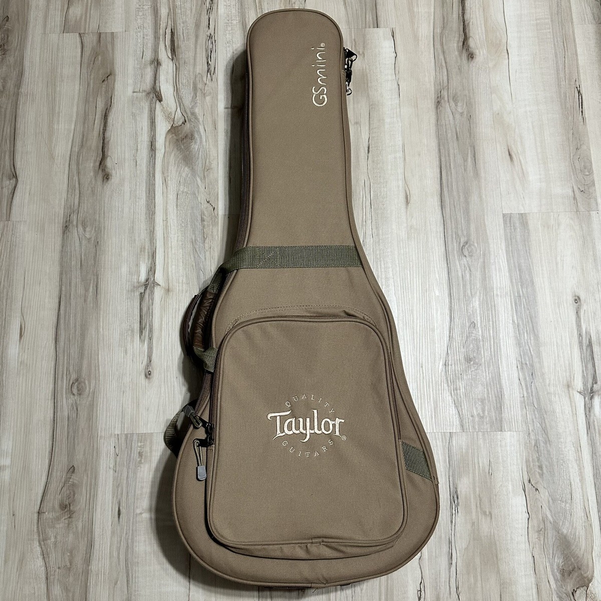 Taylor Guitar GS Mini Gig Bag Only Soft Sided Great Shape Taylor Guitar GS Mini Gig Bag Only Soft Sided Great Shape