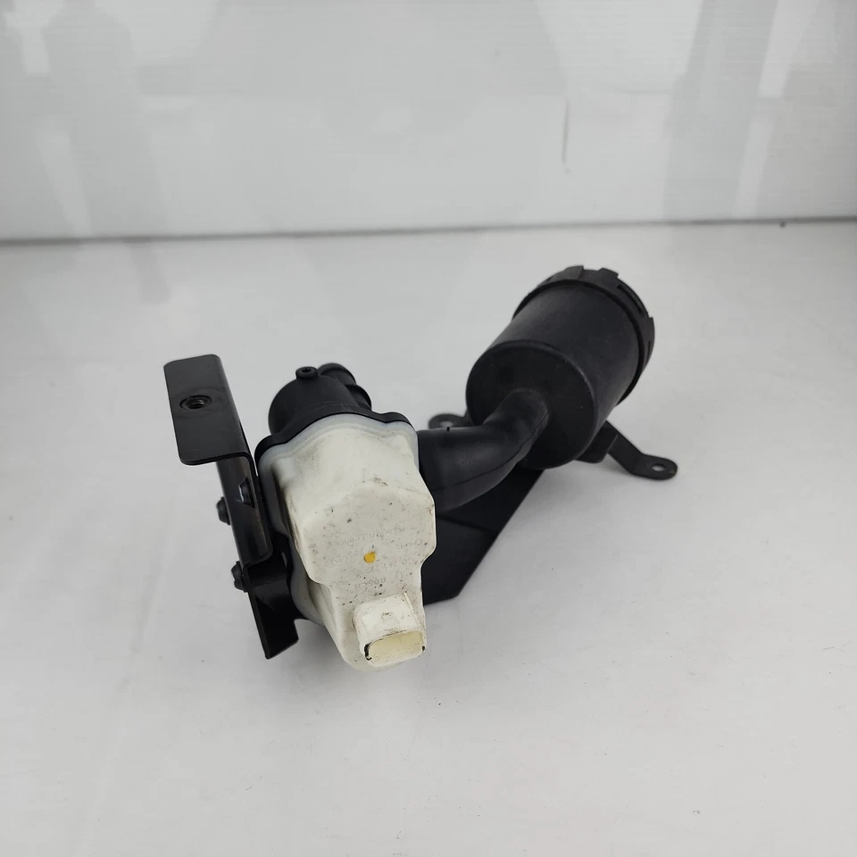 Sistema de bote de vapor de combustible para Aston Martin Vantage V8 2009 parte 6G33-9D665-AD Foto 3 de 4