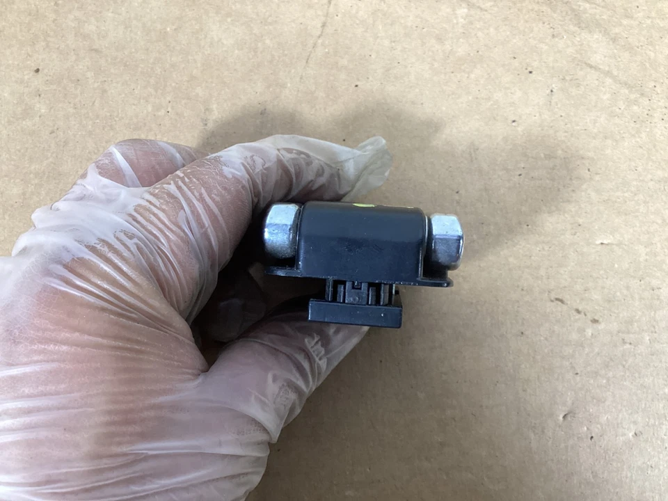 2004-2010 宝马 X3 - 后备箱领带下降/紧固件圆形按钮套装 3400537 原始设备制造商。 — 第 2/4 张图片