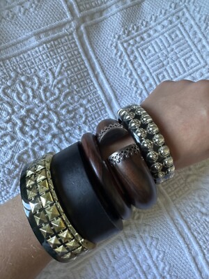 Statement Stack of Armreifen The Branch Hailey Bieber Alexa Chung Style