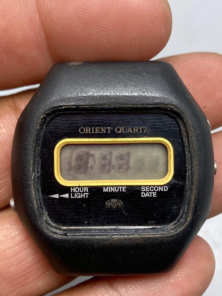 Parts IT641114-40 Vintage a Orient Digital as Quartz Used Men's Wristwatch - vintagewatches.pk