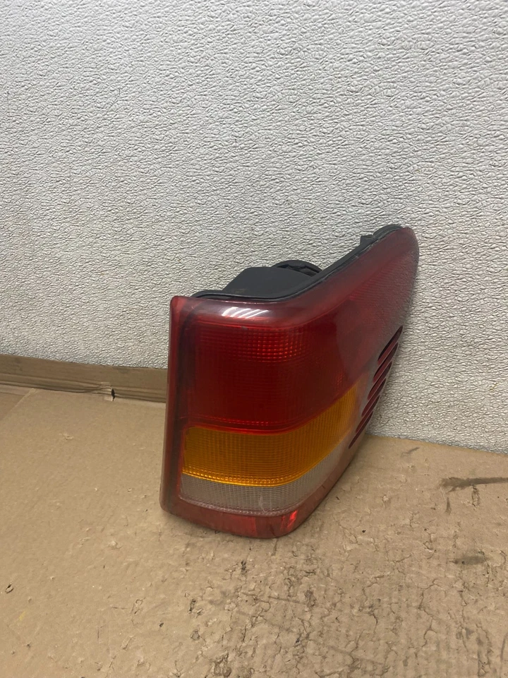 Luz trasera derecha lado pasajero Jeep Grand Cherokee WJ 1999-2004 U2430 DW Foto 3 de 4