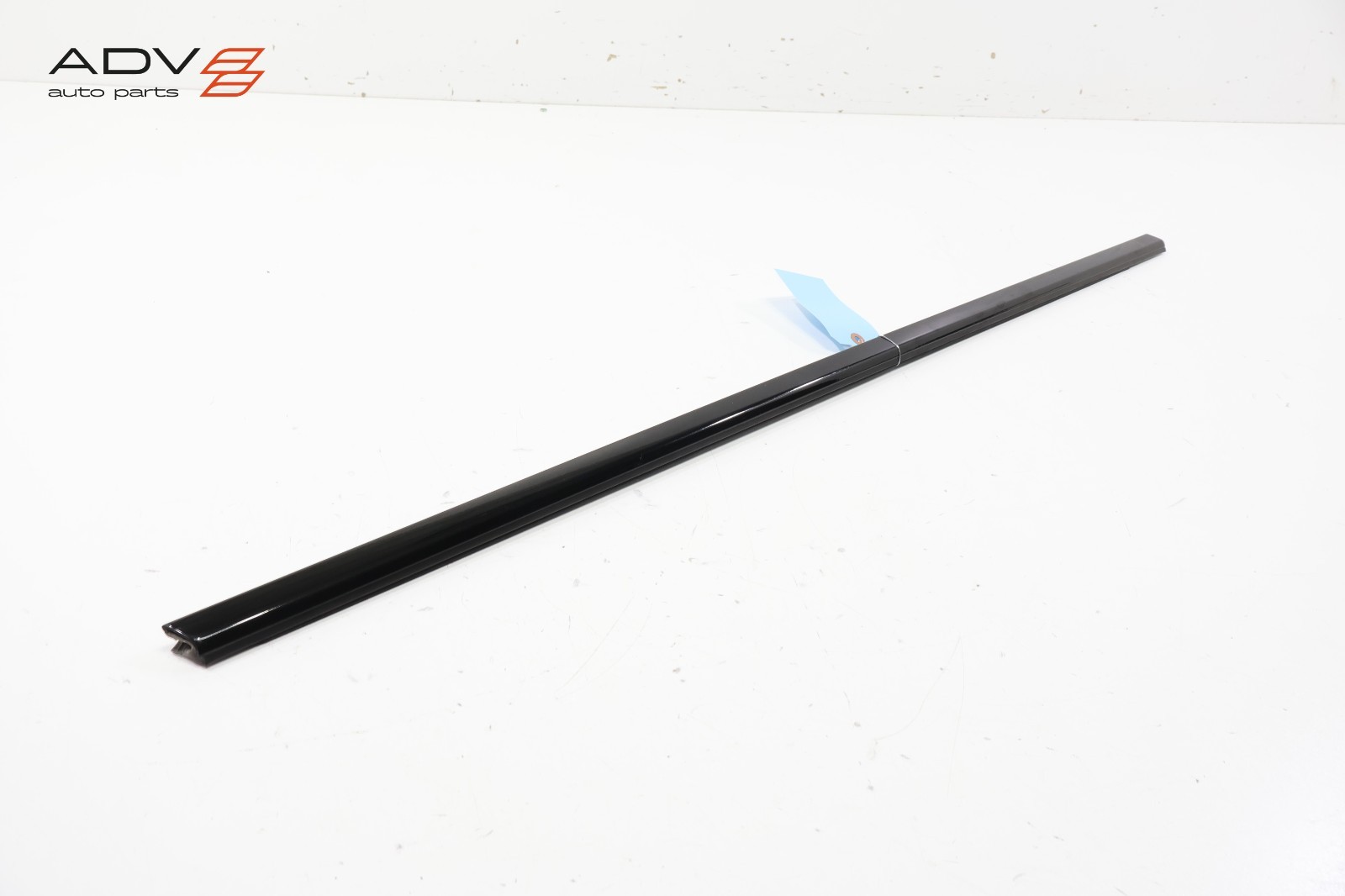 2014 - 2020 BMW i8 I12 COUPE RIGHT PASSENGER SIDE DOOR WINDOW BELT MOLDING OEM