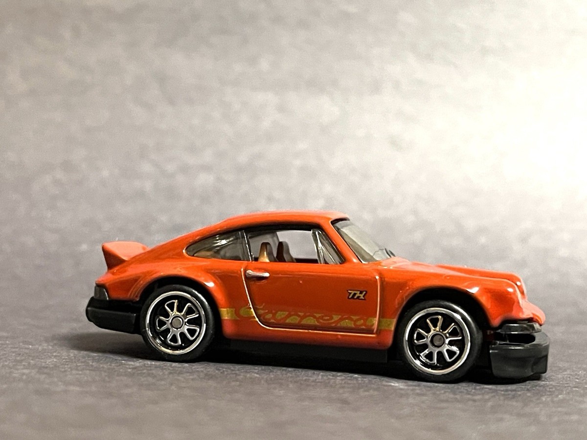 Hot Wheels New Super Treasure Hunt Factory-Custom 911 Carrera RS
