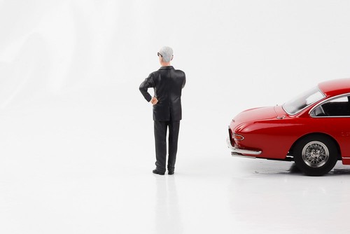 Figura 1:18 Enzo Ferrari Con Occhiali Da Sole Vintage Figure KK-SCALE - Picture 3 of 3