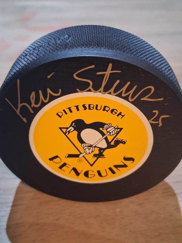 KEVIN STEVENS AUTOGRAPH SIGNED PUCK PITTSBURGH PENGUINS OLD LOGO Unauthenticated