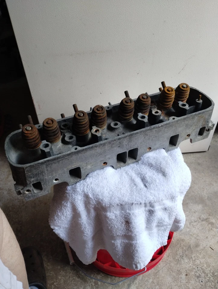 1961-63 Oldsmobile 215 V8 Aluminum Cylinder Head555555555 & Rockers Range Rover - Image 3 of 4