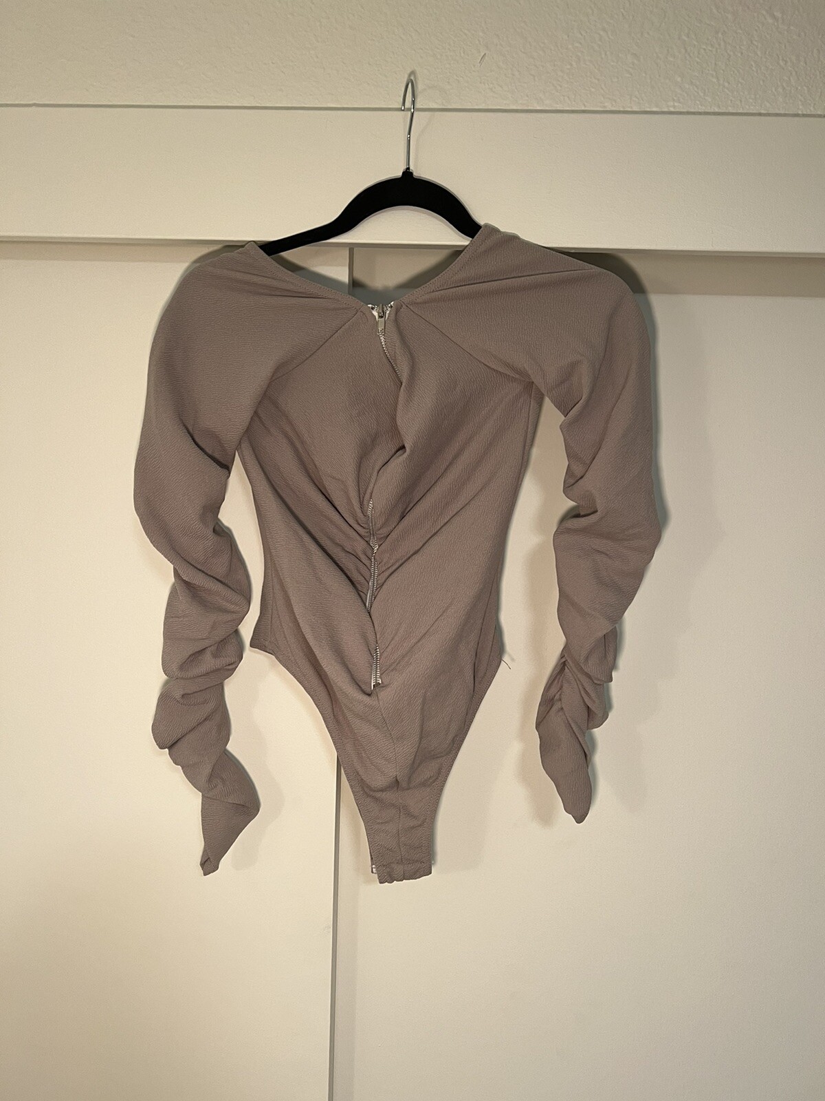 Pretty Little Thing Grey Bardot Zip Ruched Sleeve Bodysuit Size 6