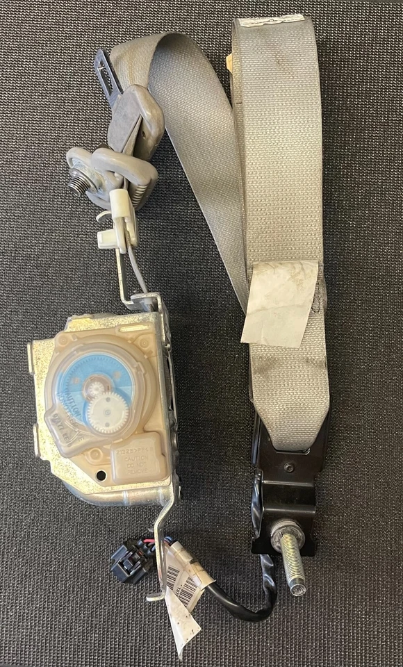 2007 2008 2009 Nissan Quest Front RIGHT Side Seat Belt OEM - Image 4 of 4