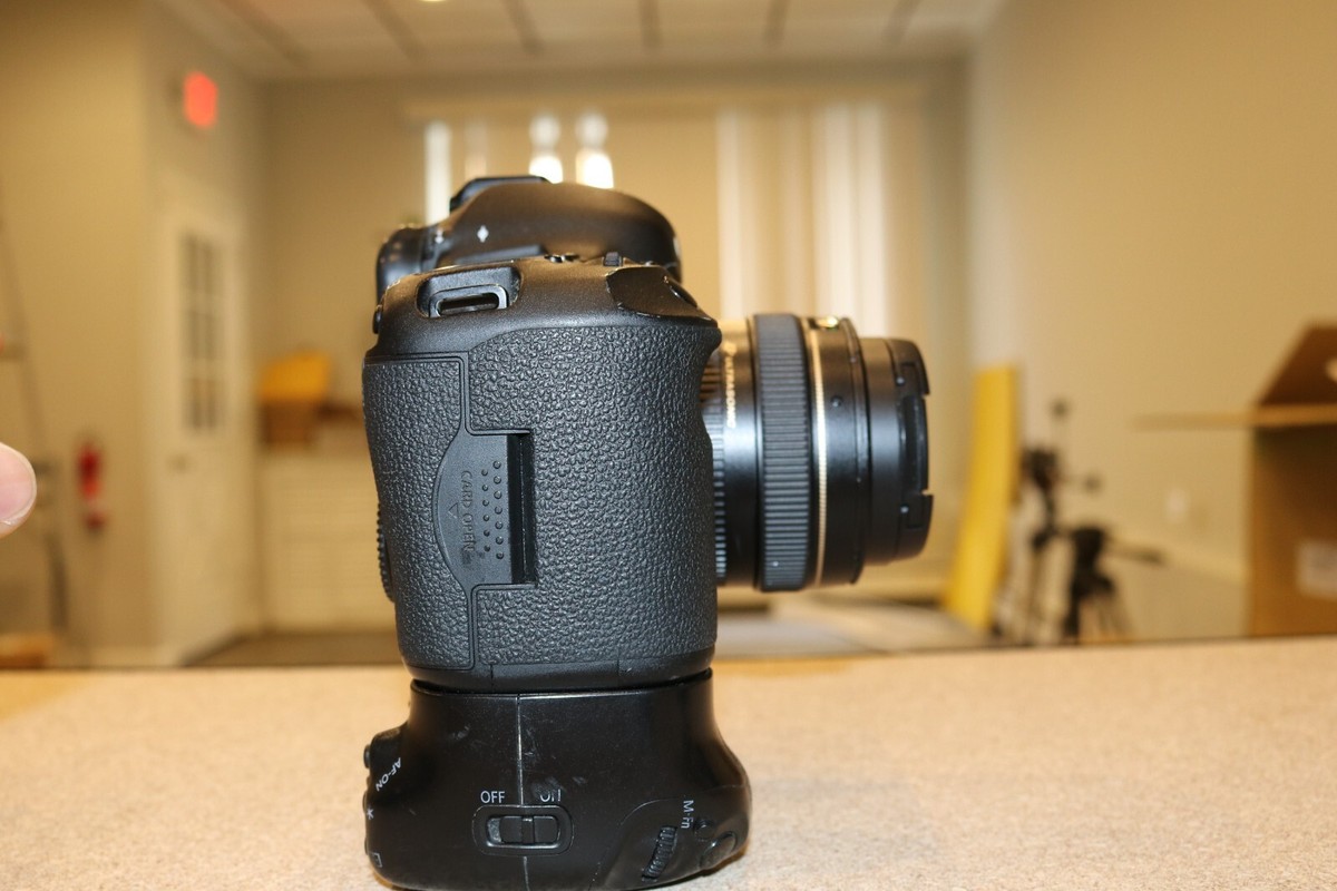Canon EOS 5D MARK III 22.3 MP Digital SLR With 50mm F/1.4 Canon EOS 5D MARK III 22.3 MP Digital SLR With 50mm F/1.4