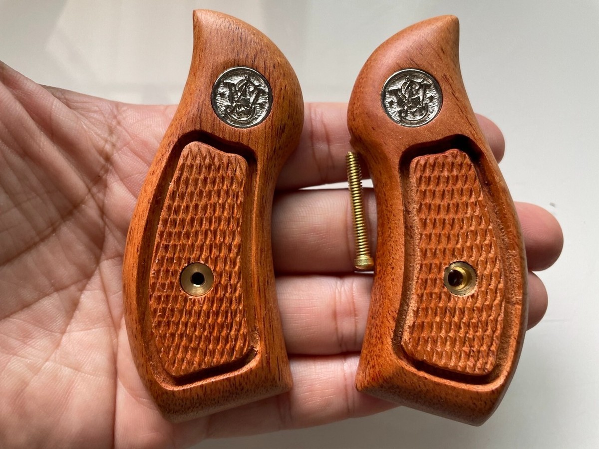 Gorgeous Classic Panel Grip For S&W J Round Butt M60 Checkered