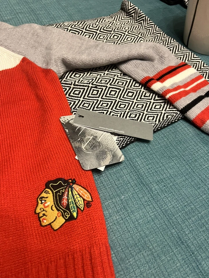 Touch by Alyssa Milano Womens Large NHL BlackHawks Logo Crewneck Sweater - Image 2 of 4