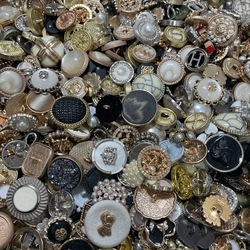 Vintage-now Costume Jewelry makeing Lots button Read Description 50pcs