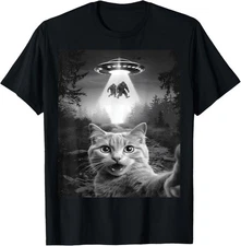 Funny Cat Selfie Alien UFOs Bigfoot Sasquatch Humor Cat Meme T-Shirt