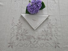 Tovaglia ricamata in punto pieno e gigliuccio a mano su lino canapa 12 posti