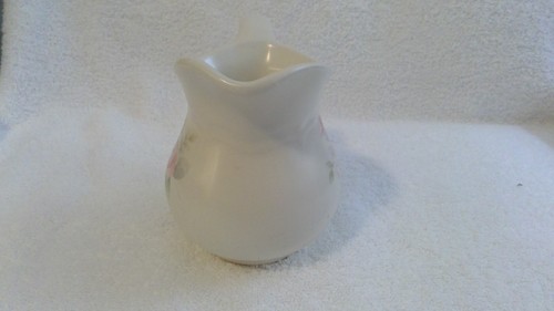 Vintage Pfaltzgraff Tea Rose Coffee/Tea Creamer, Bought New, Never Used, No Box - Picture 2 of 7