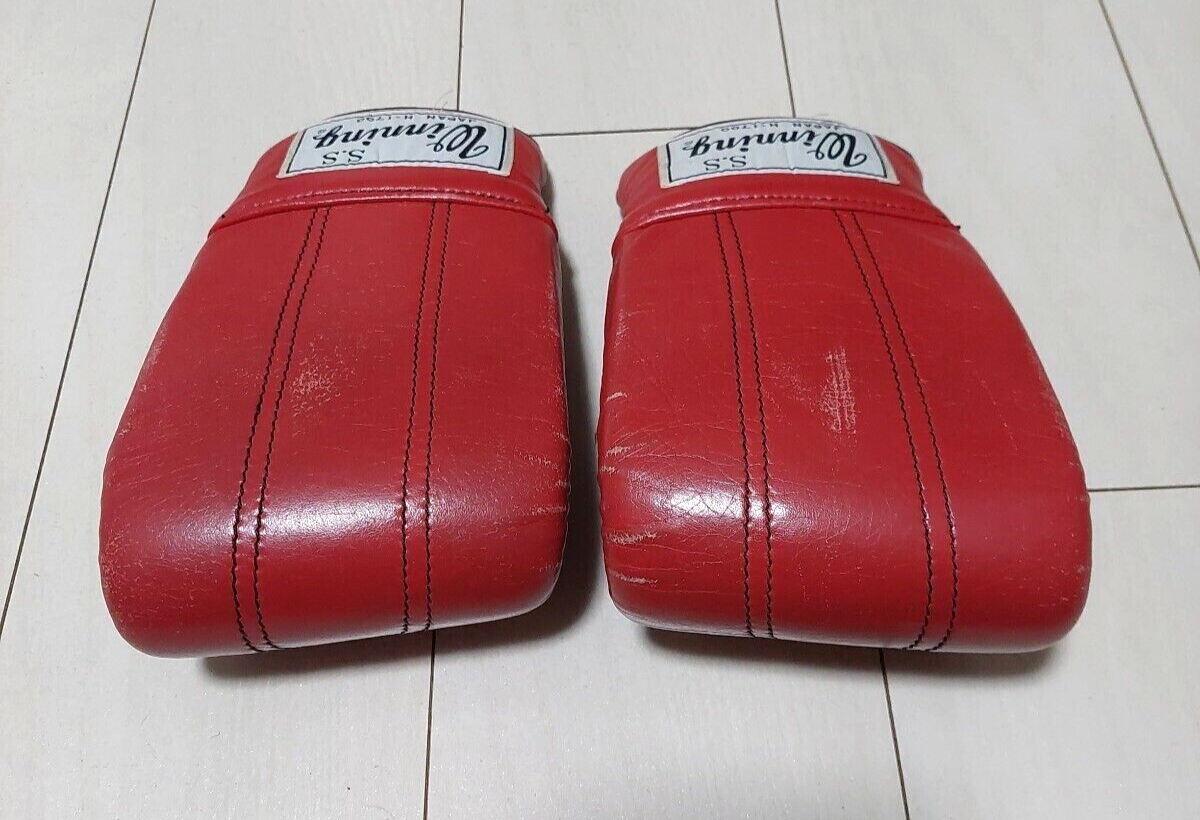 Winning Boxing Vintage Initial Logo Punching Gloves Red