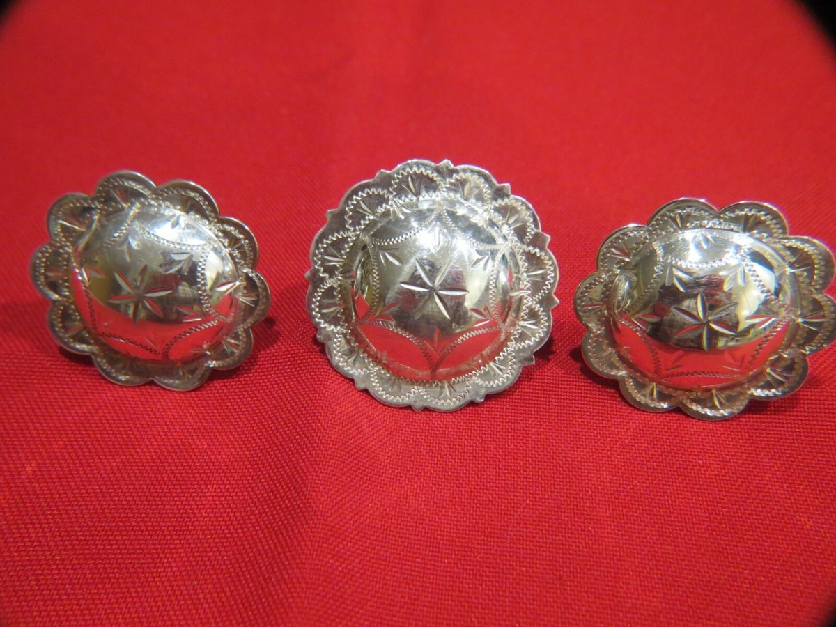 Paire De Conchos Vintage Gravés Cœur – Neuf, Argent, Pour Bride Ou Rênes