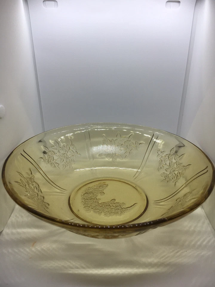 Set of (6) Amber Elegant Etched Rose Glass Salad/Dessert Plates and (1) Bowl - Image 4 of 4