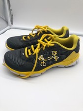under armour micro boys youth size 5 black and yellow shoes