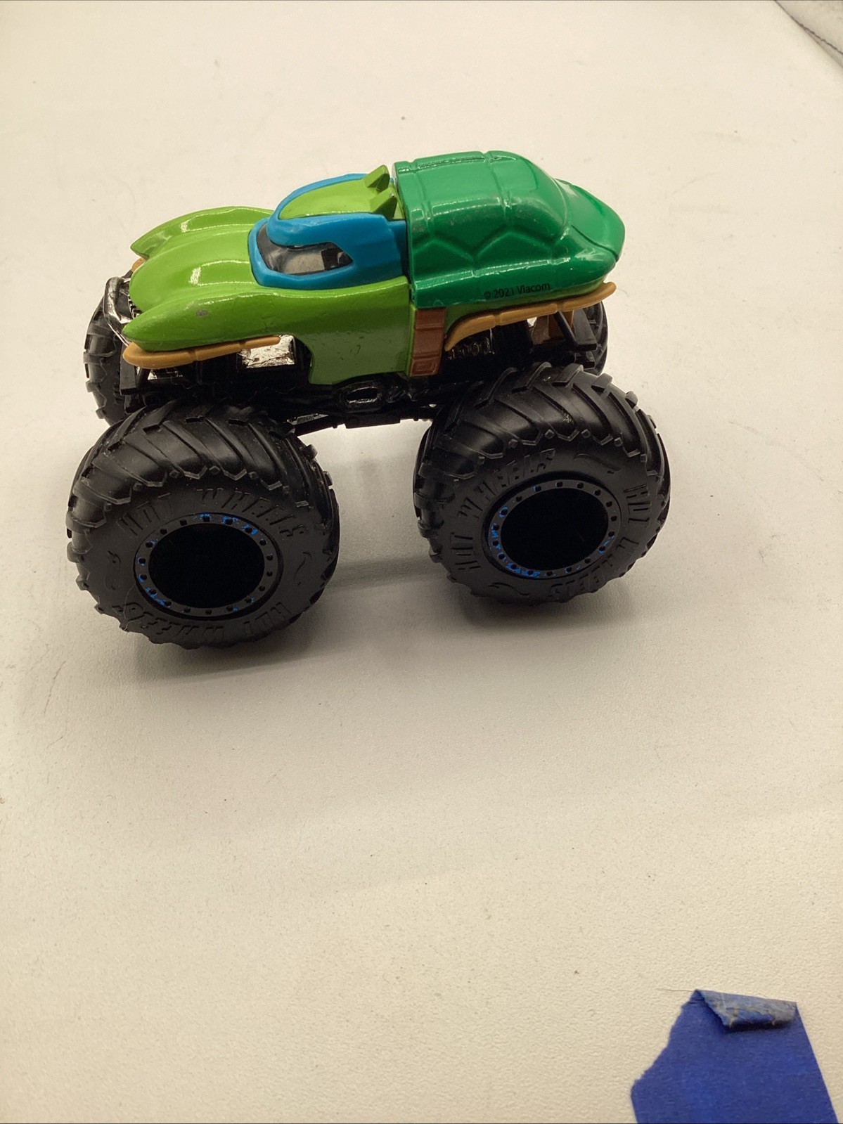 Hot Wheels Monster Jam TMNT Leonardo Black and Blue Wheels 1:64
