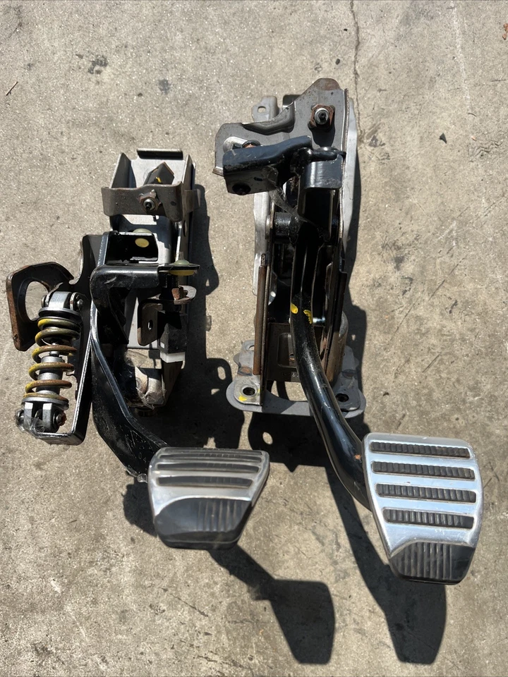 Nissan 370z 2010 2015 cupé embrague manual pedal de freno OEM Foto 2 de 4