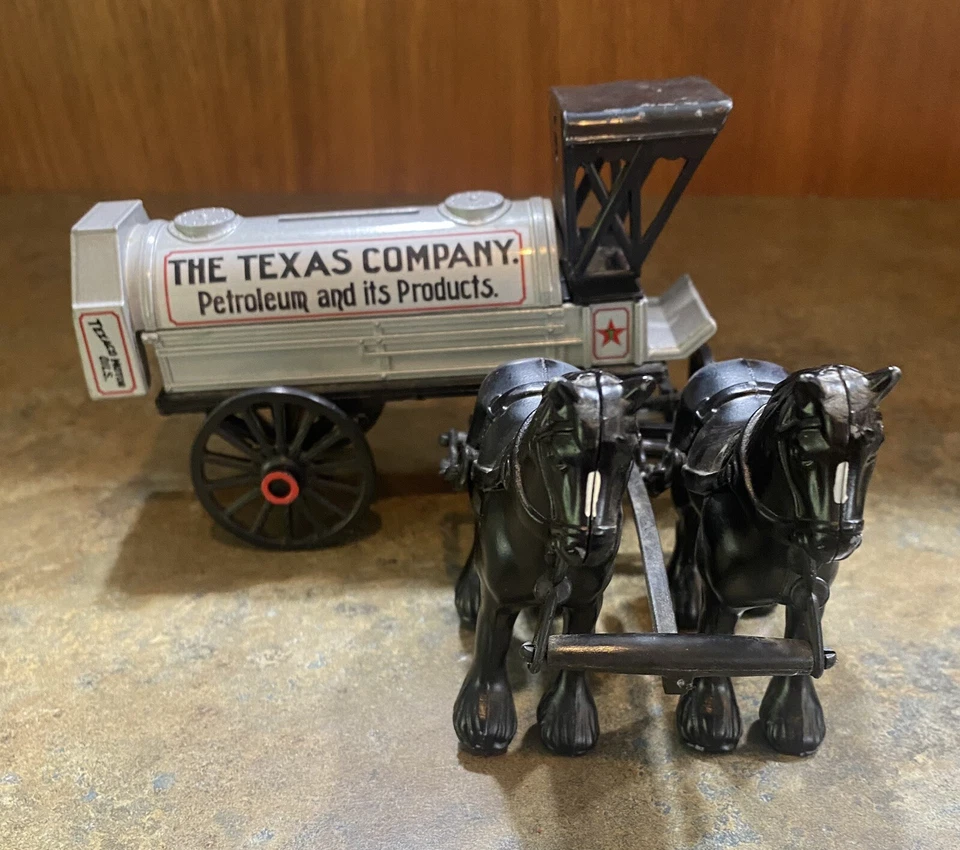 Ertl 1991 edition The Texas Company Diecast Horse Drawn Carriage and Tanker Bank - Image 2 of 4