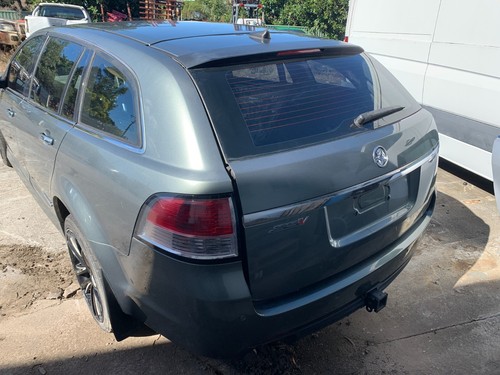 Damaged VF SSV Holden Commodore Sportswagon rolling shell. Race Drag project - Picture 3 of 11