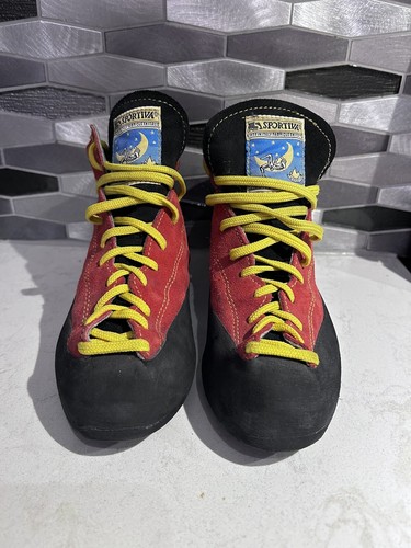 La Sportiva Womens Size 40 EU Enduro Red Suede Made In Italy Rock Climbing Shoes - Picture 2 of 6