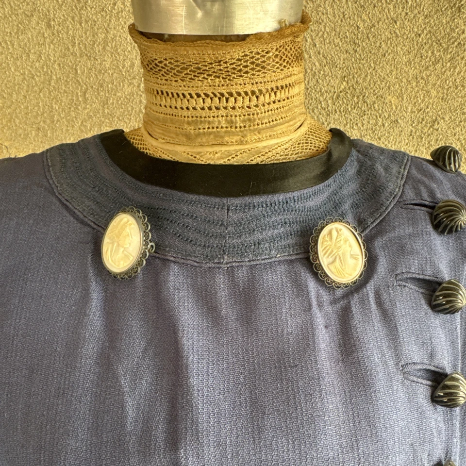 Broches camafeo antiguos eduardianos de lino azul y seda años 1910 figurativos vintage Foto 3 de 4