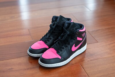 Nike Jordan 1 Retro High Black Hyper Pink Big Kids 5Y (332148-019) Nike Jordan 1 Retro High Black Hyper Pink Big Kids 5Y (332148-019)