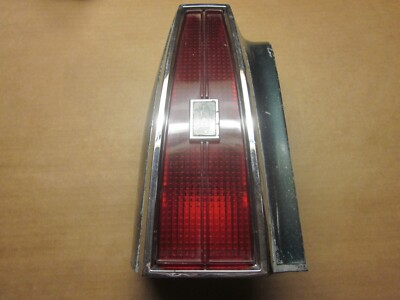 1977 Oldsmobile 98 Tail Light Assembly w/ Quarter Panel Extension L.H.