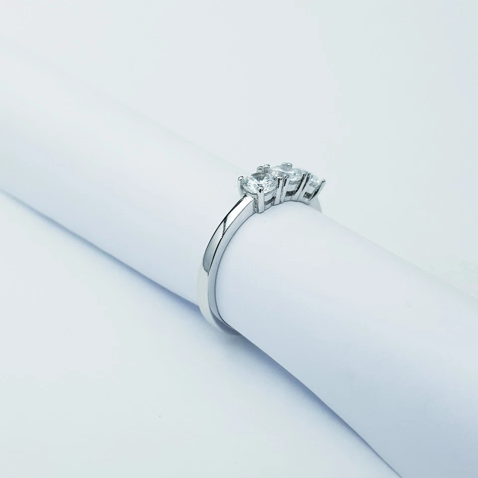ANELLO TRILOGY 2,40 CT in ARGENTO RODIATO con DIAMANTI ZIRCONI - Immagine 3 di 4