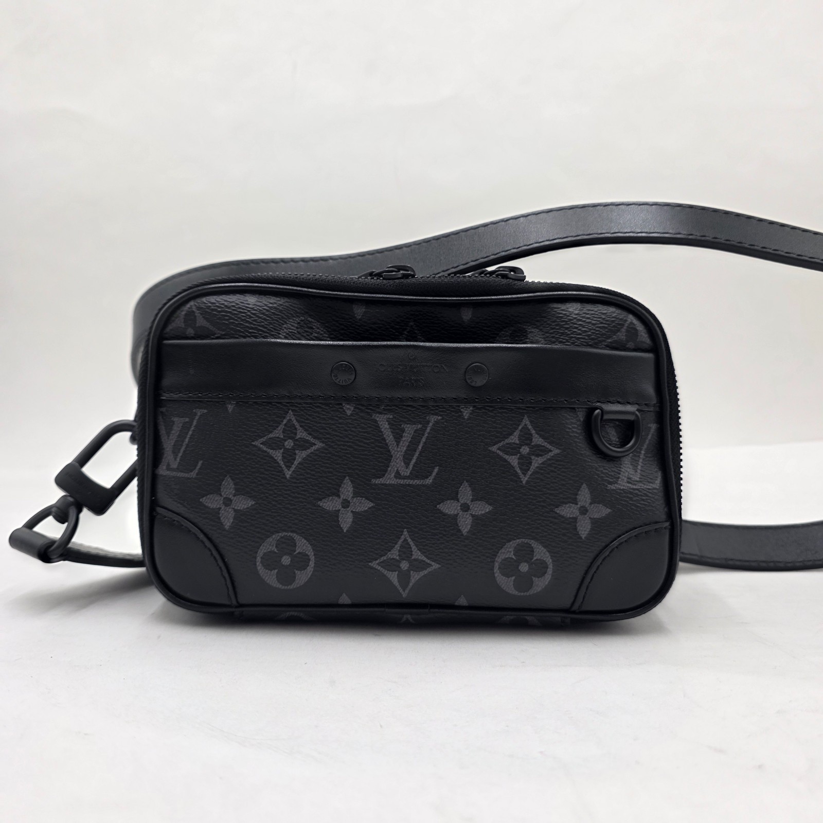 Louis Vuitton Monogram Eclipse Alpha Messenger ( … - image 1