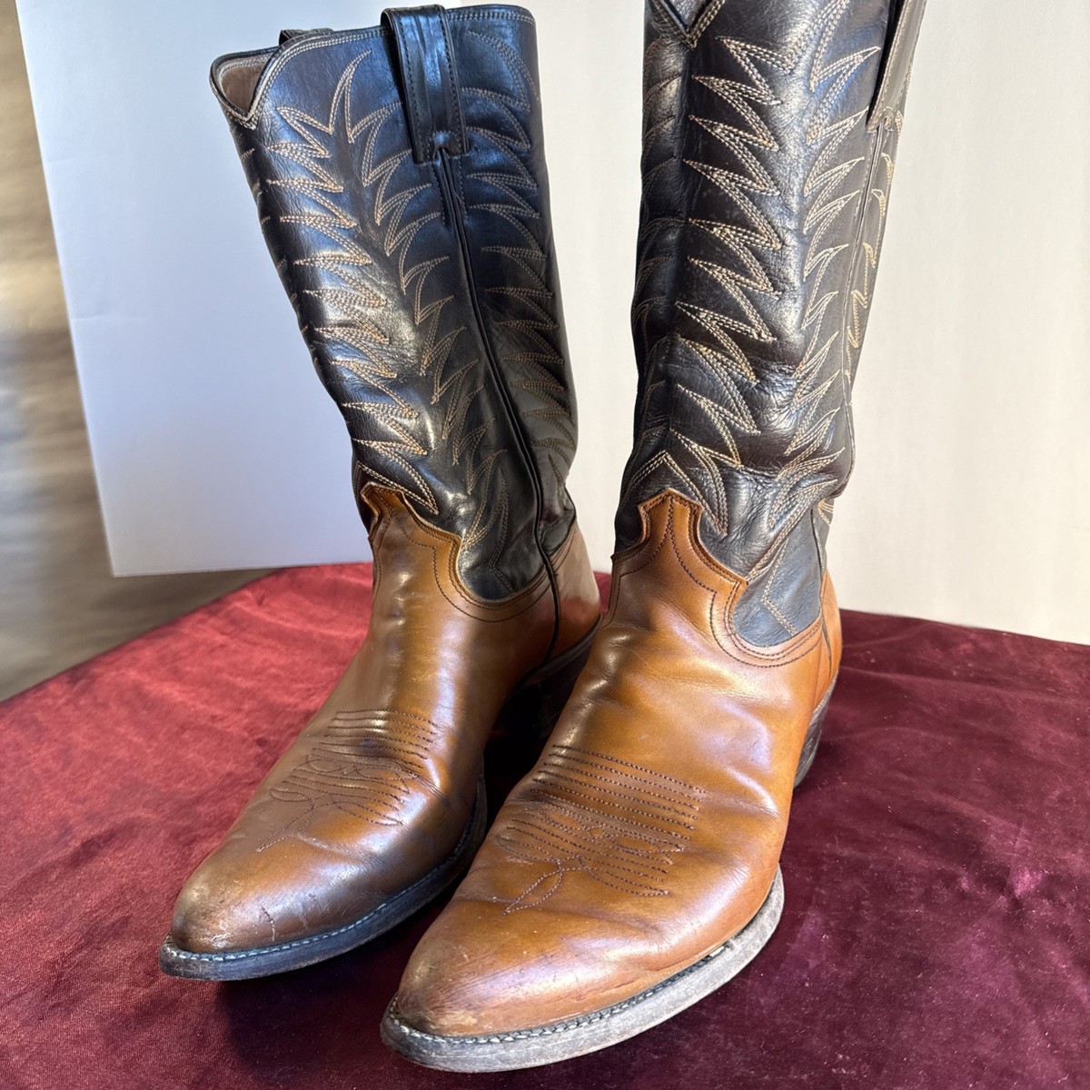 USA Justin Men 9 B 2396 Brown 2 Tone Leather Embroidered Western