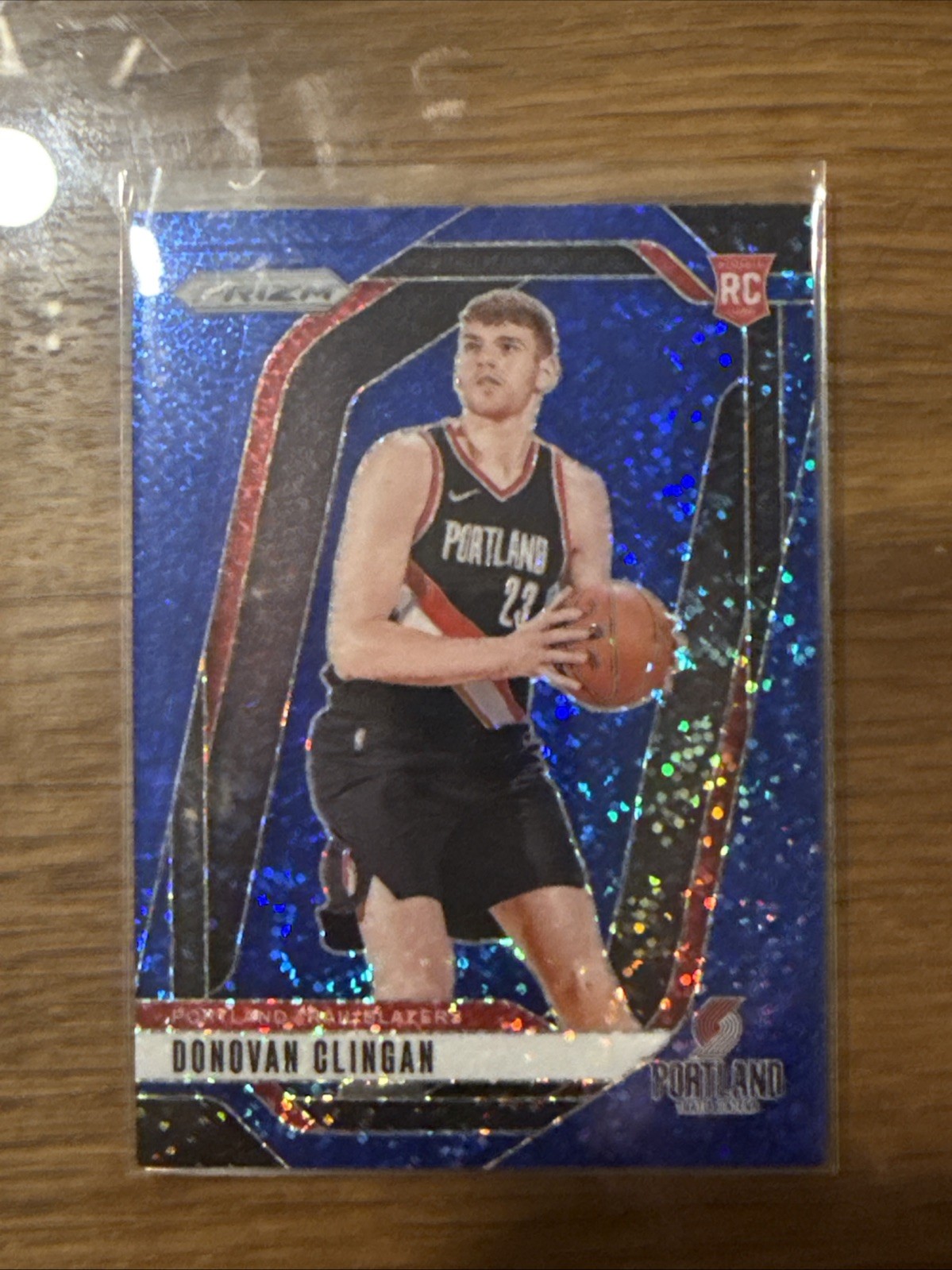 2024-25 Panini Prizm Donovan Clingan Rookie #221 Blue Sparkle Prizm /144 Blazers