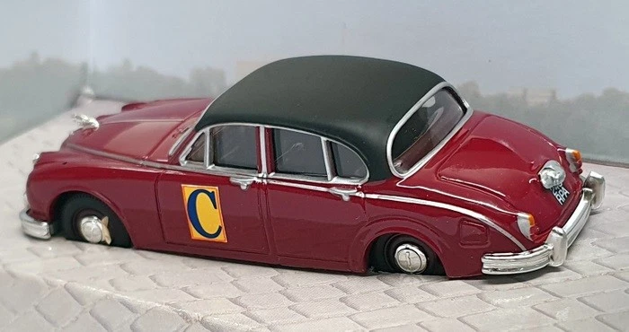 Corgi 1/43 Scale 01803 - Jaguar Mk2 Inspector Morse 1 Of 87 - Maroon/Black - Image 2 of 4