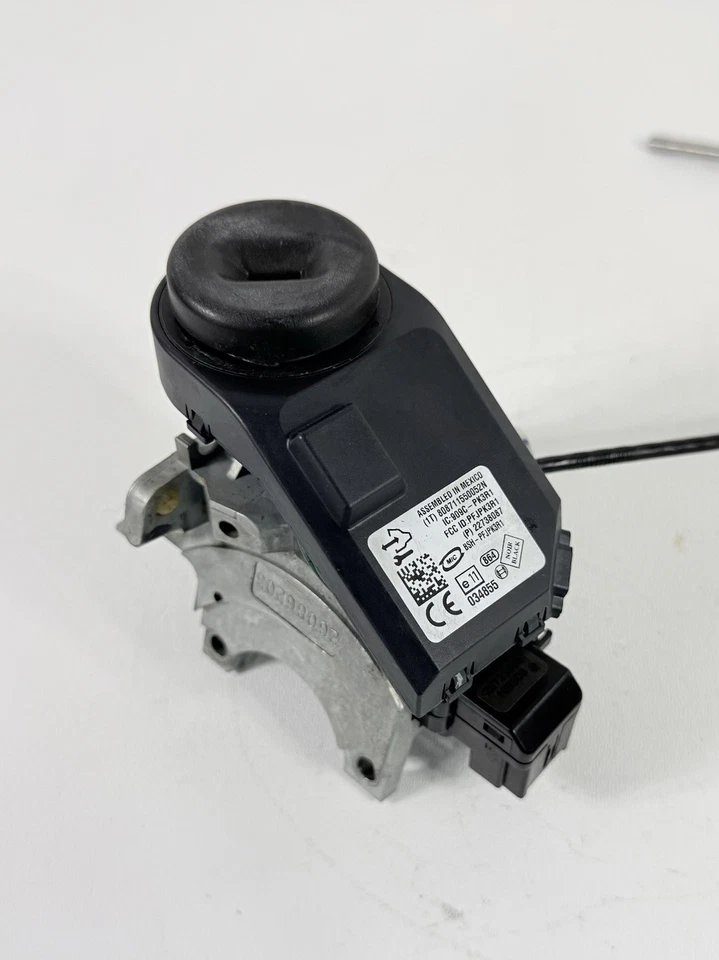 2008-2013 GMC Sierra Yukon Ignition Switch Lock w/ Key Immobilizer OEM 22738087 - Image 4 of 4