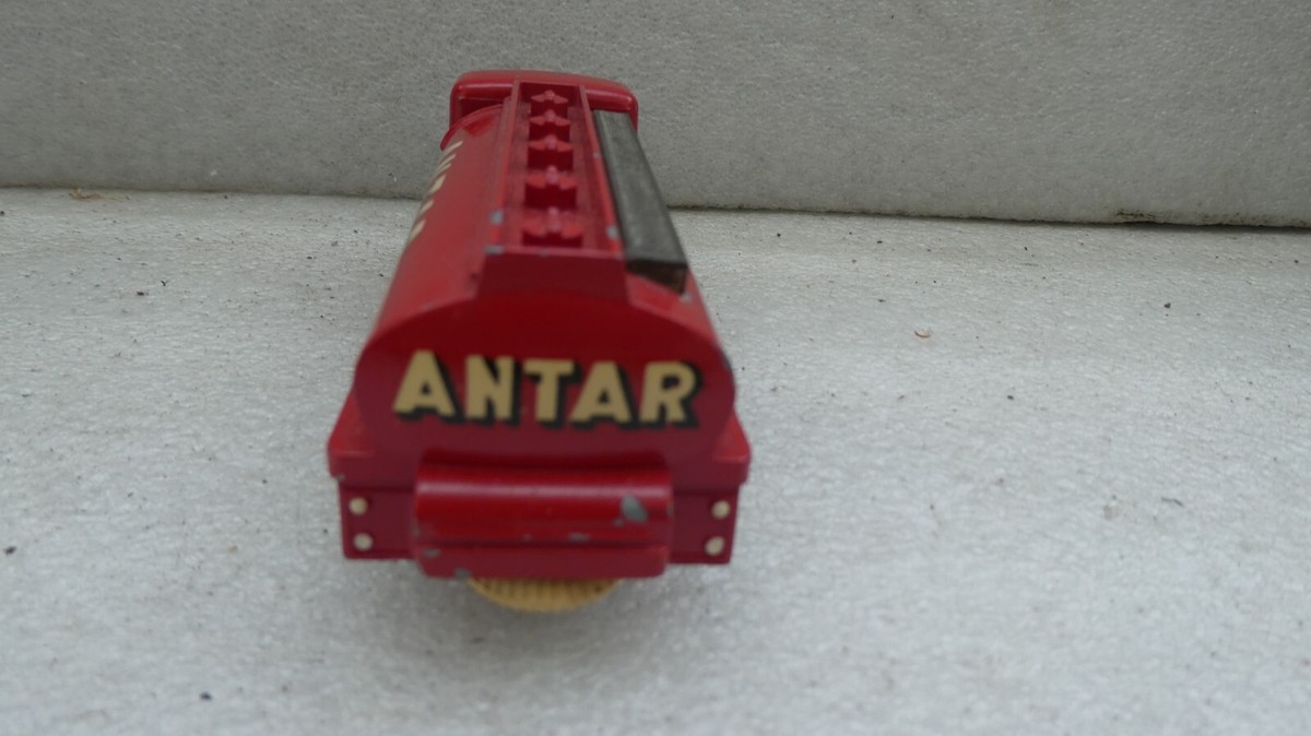 Vente aux enchères - JRD Camion UNIC citerne Antar 2 CV Citroën