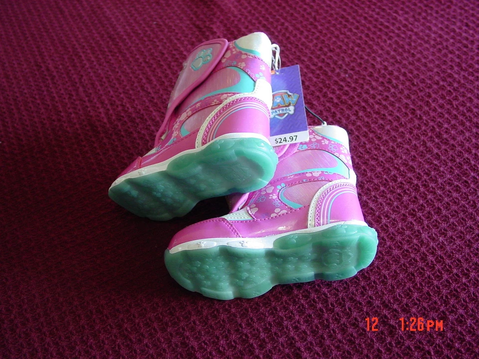 Botas de invierno rosa Paw Patrol para niñas pequeñas Foto 3 de 4
