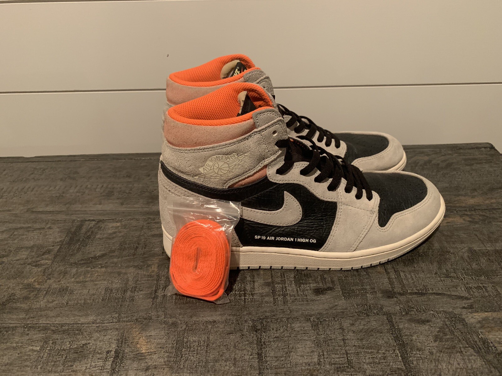 Nike Air Jordan 1 Retro High Hyper 