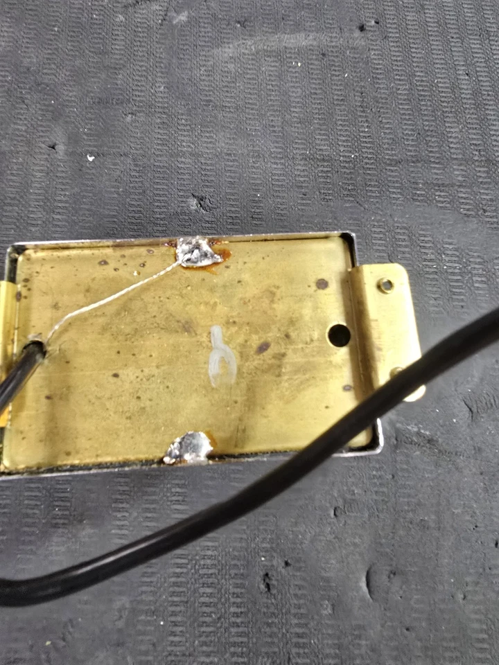 Pastilla puente bajo Peavey T-40 original. Funciona muy bien Foto 3 de 3