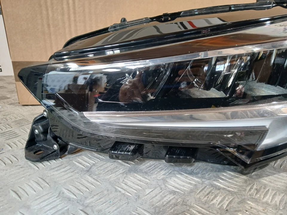 VAUXHALL CORSA F 2019-2024 GENUINE PASSENGER SIDE LH FULL LED HEADLIGHT 39162655 - Image 2 of 4