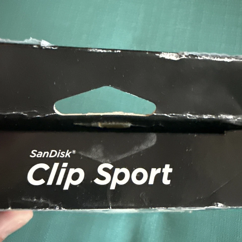 SanDisk Clip Sport 8 GB Black Digital Media Player MP3 Player 2000 Songs NIB - Image 3 of 3