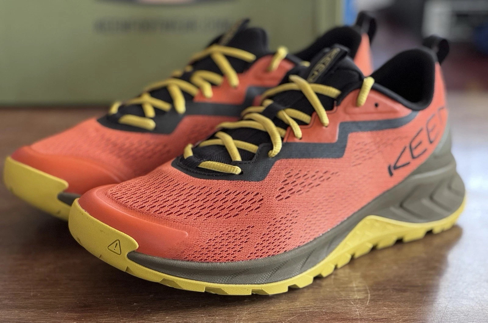 Men’s Size 13 KEEN Versacore Speed Gold Flame 1029796 Trail Shoes New In Box