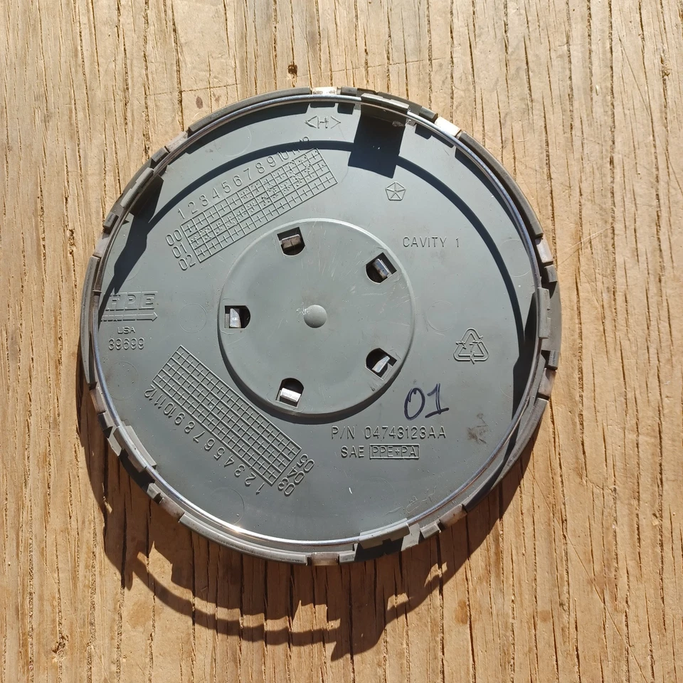 Chrysler Town And Country center cap 2001-2003 part # 04743123AA 01 - Image 3 of 3