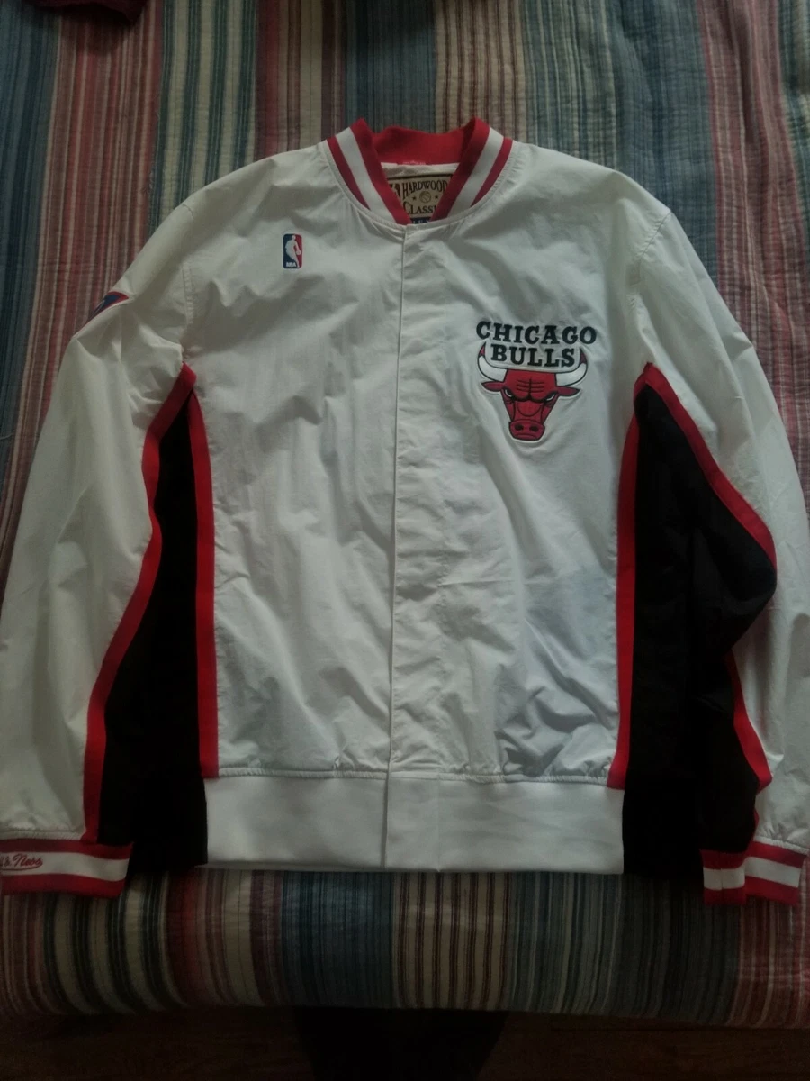 Authentic Warm Up Jacket Chicago Bulls 1996-97 - Shop Mitchell & Ness  Outerwear and Jackets Mitchell & Ness Nostalgia Co.