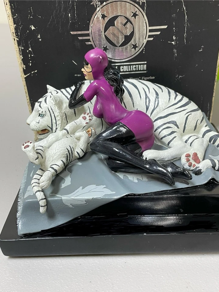 “Catwoman: A Tigress Among Tigers” Figurine EXTREMELY RARE# 236/2500 - Изображение 3 из 4